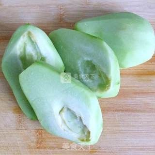 开味佛手瓜的做法步骤：1