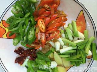 红烧牛肉炖萝卜的做法步骤：1