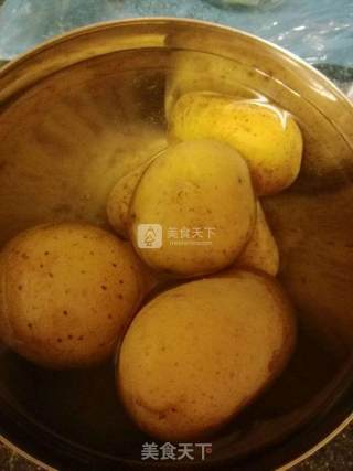 香煎土豆的做法步骤：1