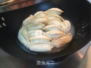 洋葱肉锅贴的做法步骤：9