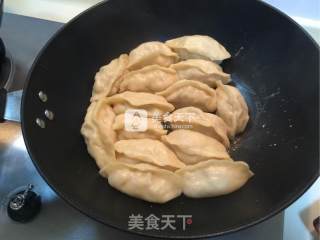 洋葱肉锅贴的做法步骤：10