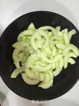 营养健康西葫芦胡萝卜炒肉的做法步骤：1