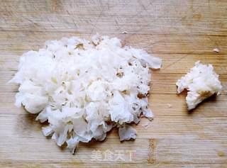 冰糖银耳雪梨糖水的做法步骤：3