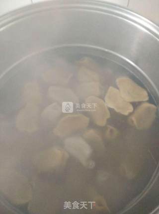 胡萝卜汁猪肉青椒馅饺子的做法步骤：10