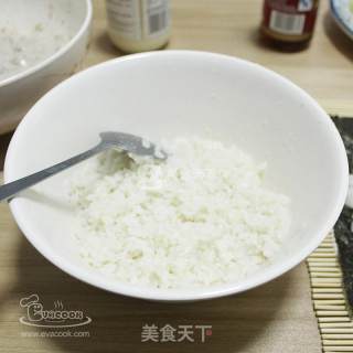 金枪鱼紫菜包饭（懒人版）的做法步骤：3