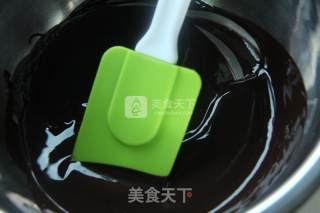 搞怪点心——木乃伊巧克力玛芬的做法步骤：2