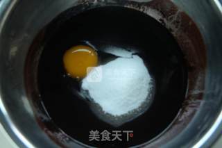 搞怪点心——木乃伊巧克力玛芬的做法步骤：4