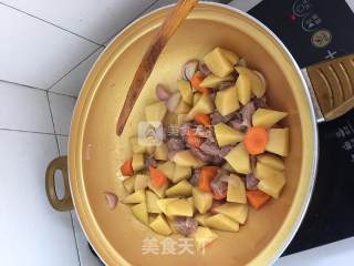 咖喱蔬菜牛肉饭的做法步骤：4