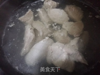 自制猪肉松的做法步骤：2