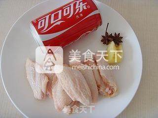 可乐鸡翅的做法步骤：1