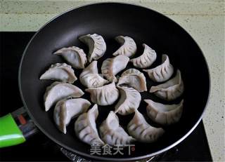 早餐来一锅香脆的生煎饺子的做法步骤：5