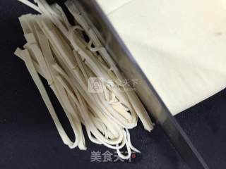 凉拌豆皮金菇的做法步骤：2