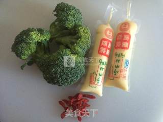 西兰花烧豆腐的做法步骤：1
