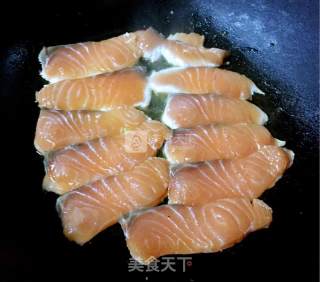 黑胡椒香煎三文鱼的做法步骤：5