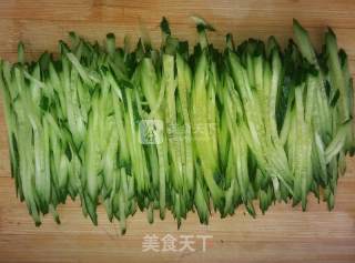 黄瓜肉丝的做法步骤：2