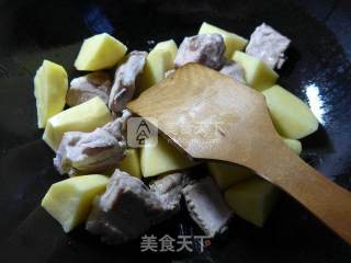 咖喱土豆排骨的做法步骤：3