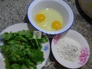 芹菜叶鸡蛋饼的做法步骤：1