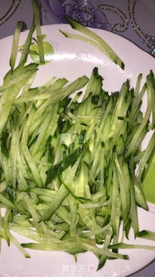 京酱肉丝的做法步骤：1