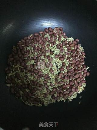 糖霜花生瓜子仁的做法步骤：1