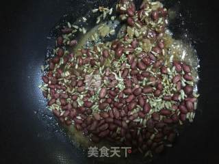 糖霜花生瓜子仁的做法步骤：4