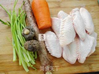 山药烩鸡翅的做法步骤：1