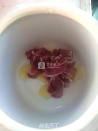 灵芝瘦肉汤的做法步骤：2
