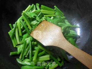 尖椒炒蒜薹的做法步骤：4