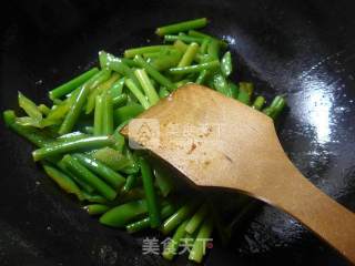 尖椒炒蒜薹的做法步骤：7