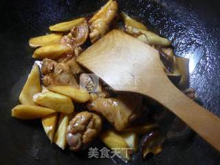 香菇茭白烧鸡翅根的做法步骤：10