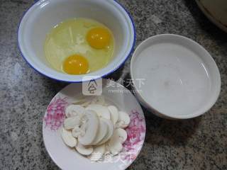 蘑菇鸡蛋羹的做法步骤：1