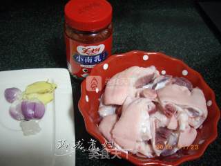南乳猪手的做法步骤：1