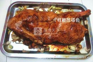 酱香烤鸭的做法步骤：1