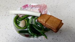 尖椒小炒肉的做法步骤：1