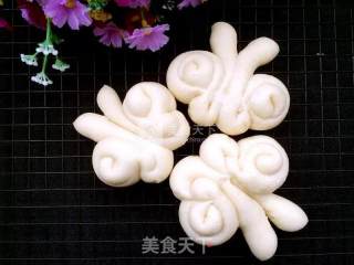 蝴蝶花卷的做法步骤：11