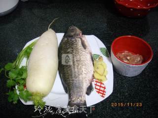 鲫鱼萝卜汤的做法步骤：1