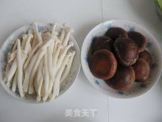 猪蹄菌菇浓汤火锅的做法步骤：3