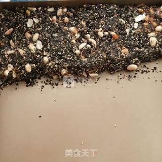 芝麻花生糖的做法步骤：8