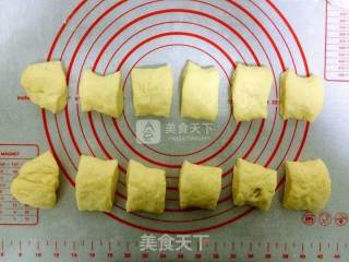 柔软椰蓉包的做法步骤：9