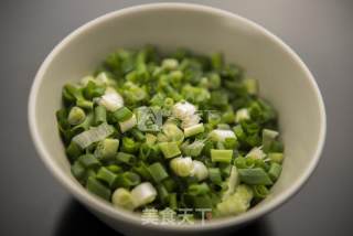 葱油饼一厨作铸铁锅版的做法步骤：3