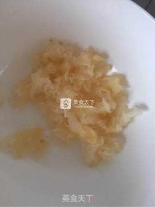 红枣银耳汤的做法步骤：2