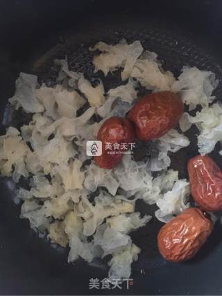 红枣银耳汤的做法步骤：3