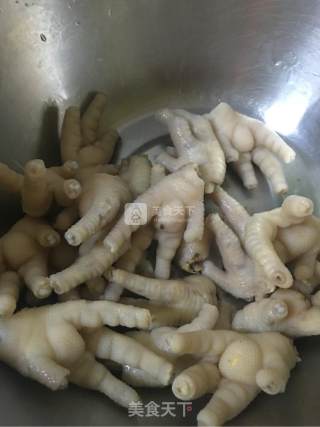 泡椒凤爪的做法步骤：1