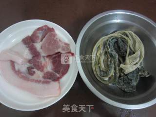 梅菜肉饼的做法步骤：1