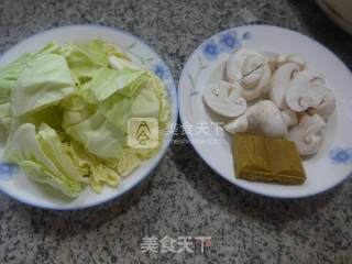 咖喱蘑菇圆白菜的做法步骤：1