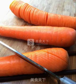 腌制胡萝卜-凉拌胡萝卜龙的做法步骤：2