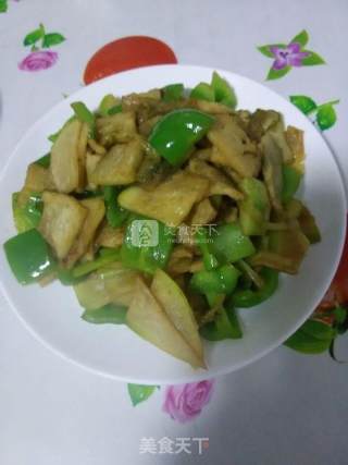 翡翠白玉~萝卜炒青椒的做法步骤：5