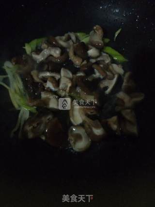 菠菜香菇的做法步骤：3