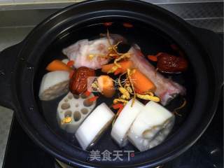 营养大骨汤的做法步骤：7