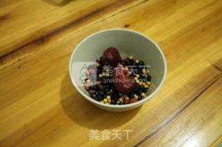 木糖醇黑豆红枣豆浆的做法步骤：1