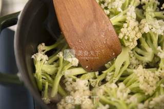 干锅花菜一厨作铸铁锅版的做法步骤：4